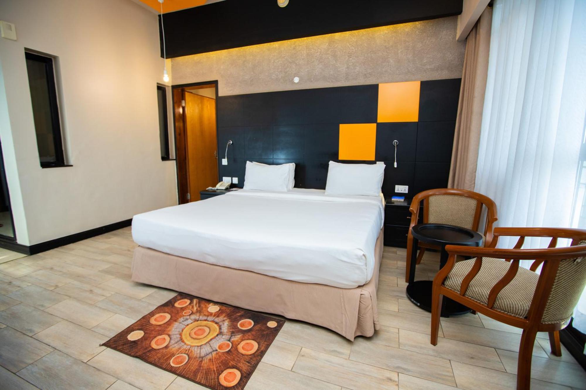 מוואנזה Gold Crest Hotel מראה חיצוני תמונה