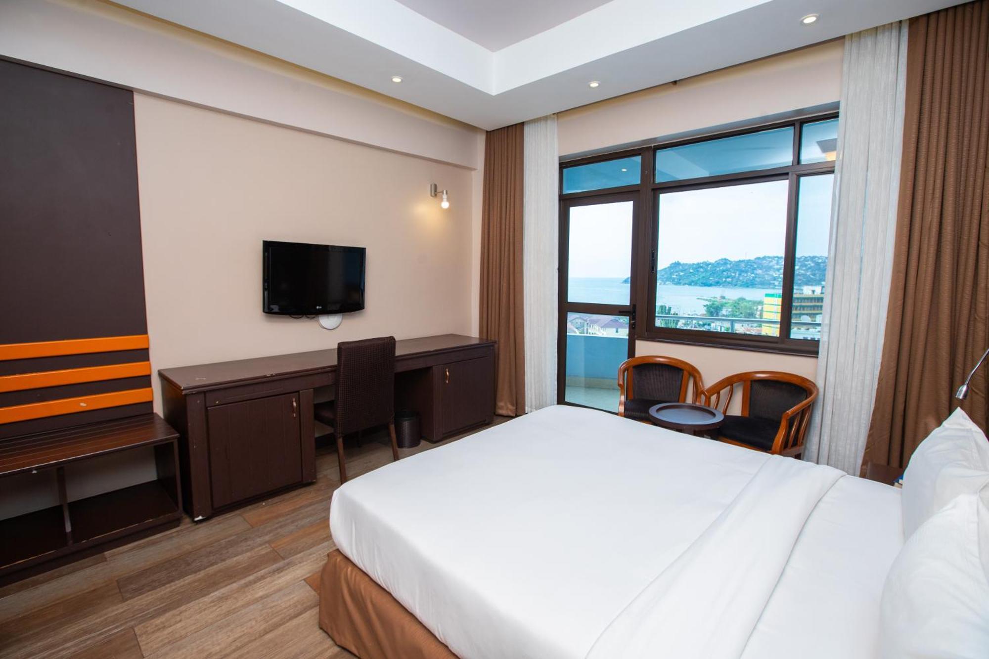 מוואנזה Gold Crest Hotel מראה חיצוני תמונה