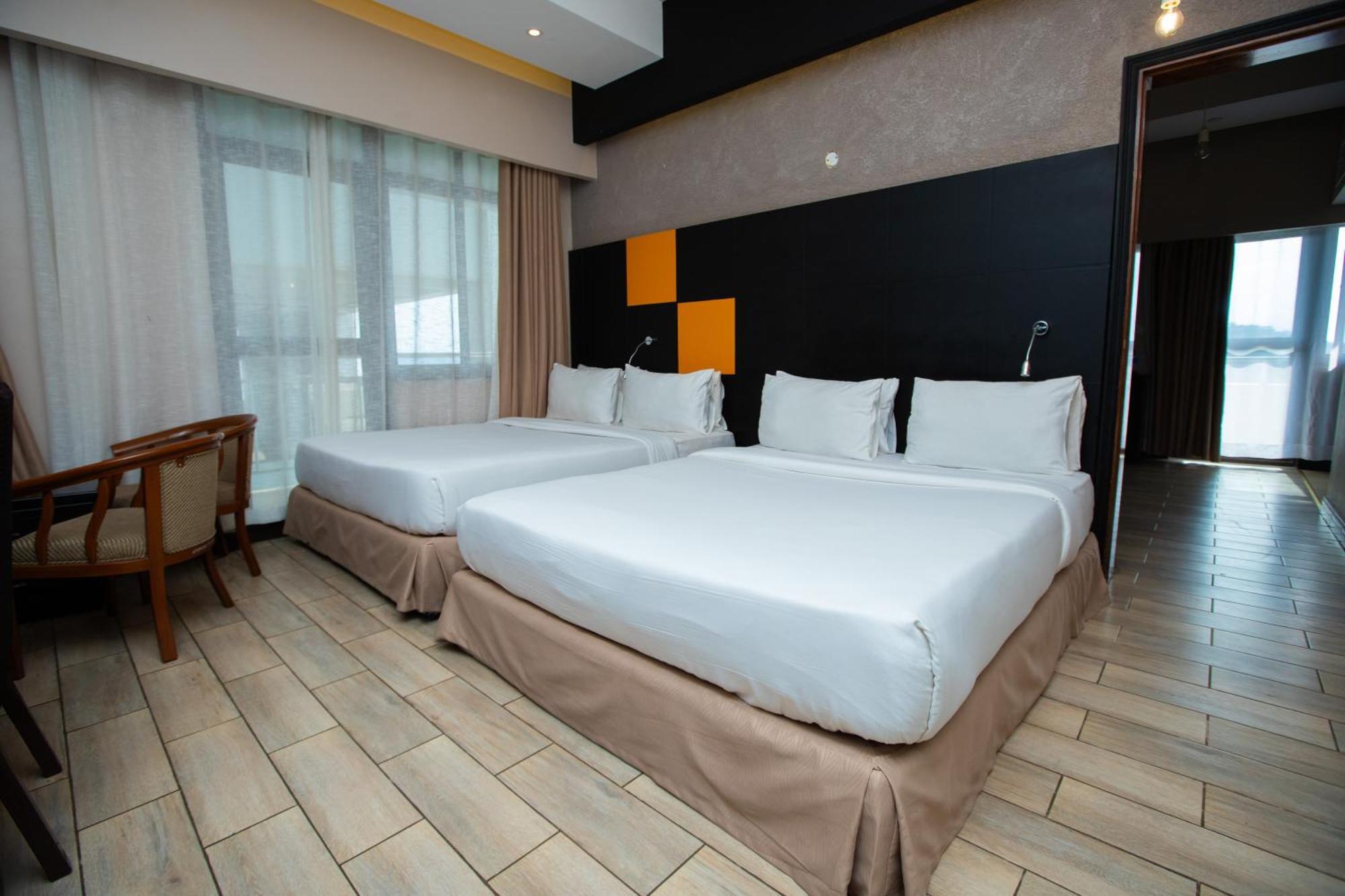 מוואנזה Gold Crest Hotel מראה חיצוני תמונה