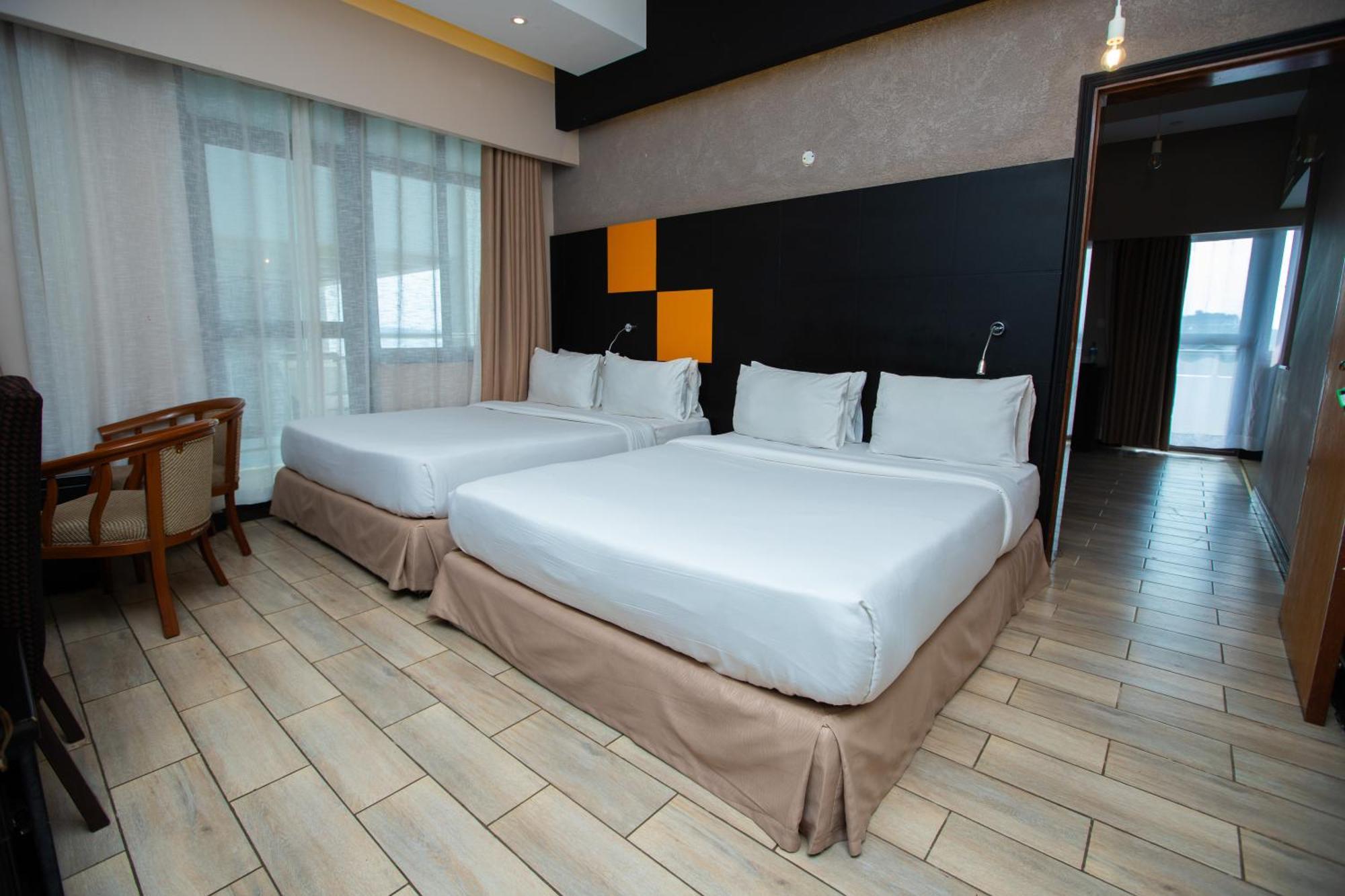 מוואנזה Gold Crest Hotel מראה חיצוני תמונה