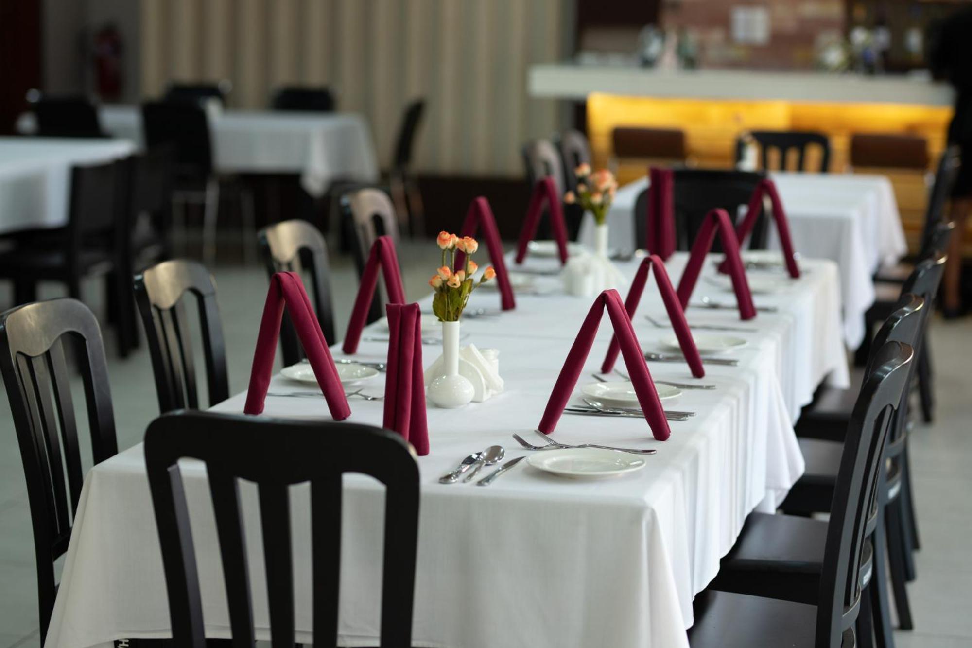 מוואנזה Gold Crest Hotel מראה חיצוני תמונה